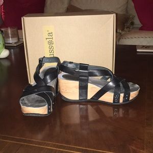 Bussila Black Wedge Sandals